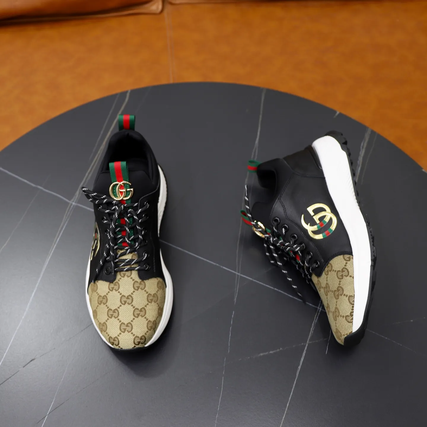 Ex-factory price: 462💰🙅‍♂️🙅‍♂️🙅‍♂️ Brand: GUCCI Standard code: 38-44 (45 customized) Grade: Same as the official website Material: Original material splicing Comfortable and breathable lining Lightweight and wear-resistant sports outsole Style category: Men's fashionable casual shoes Running sneakers Distinguished luxury brand elements Top luxury Color: actual picture color